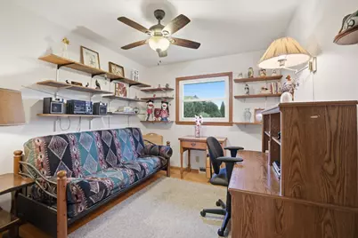 5302  Lakeview Dr, Greendale, WI 53129 - Photo 14