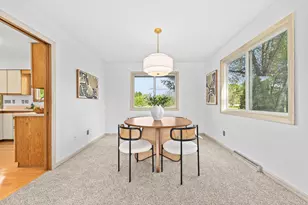W356N5886 Meadow Ct, Oconomowoc, WI 53066 - Photo 8