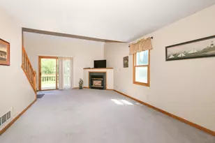N27W26410 Christian Ct, Pewaukee, WI 53072 - Photo 4
