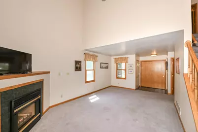 N27W26410  Christian Ct #1, Pewaukee, WI 53072 - Photo 6