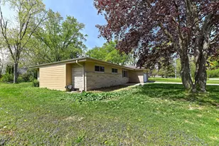 N79W15709 Charles Ct, Menomonee Falls, WI 53051 - Photo 6