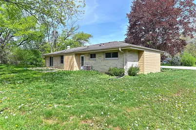 N79W15709  Charles Ct, Menomonee Falls, WI 53051 - Photo 40