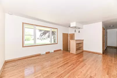 N79W15709  Charles Ct, Menomonee Falls, WI 53051 - Photo 10