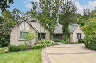 W131N7931 Country Club Ct, Menomonee Falls, WI 53051 - Photo 6