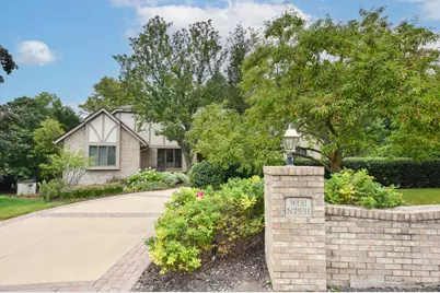 W131N7931  Country Club Ct, Menomonee Falls, WI 53051 - Photo 1