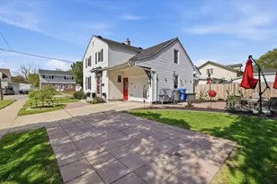 1301 Neenah St, Watertown, WI 53094 - Photo 2