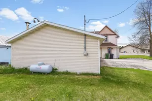 211 E Main St, Mishicot, WI 54228 - Photo 42