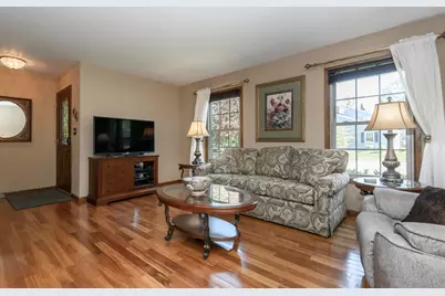 2204  Hunting Ridge Rd, Waukesha, WI 53188 - Photo 4