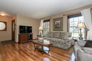 2204 Hunting Ridge Rd, Waukesha, WI 53188 - Photo 4