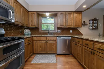 2204  Hunting Ridge Rd, Waukesha, WI 53188 - Photo 10