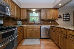 2204 Hunting Ridge Rd, Waukesha, WI 53188 - Photo 10