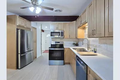 18400  Beverly Hills Dr, Brookfield, WI 53045 - Photo 6