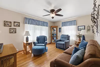 3929 S 56th St, Milwaukee, WI 53220 - Photo 8