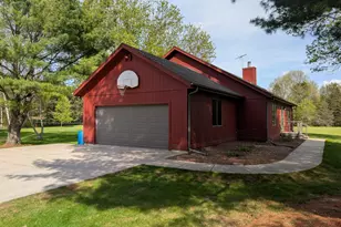 S48W34444 Rue Chantilly, Ottawa, WI 53118 - Photo 2