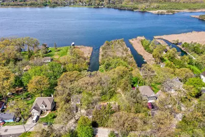 3513  Ridge Dr, Delafield, WI 53029 - Photo 2