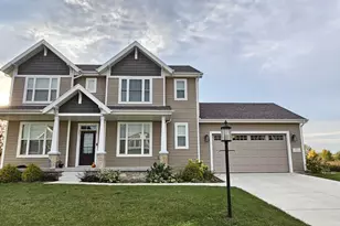 W201N5523 Magnolia Ln, Menomonee Falls, WI 53051 - Photo 2