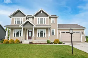 W201N5523 Magnolia Ln, Menomonee Falls, WI 53051 - Photo 1