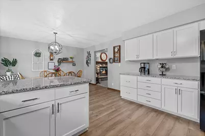 8450 S Heritage Ct, Oak Creek, WI 53154 - Photo 10