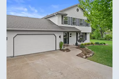 8450 S Heritage Ct, Oak Creek, WI 53154 - Photo 4