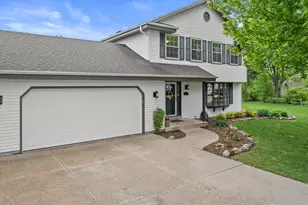 8450 S Heritage Ct, Oak Creek, WI 53154 - Photo 4