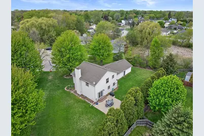8450 S Heritage Ct, Oak Creek, WI 53154 - Photo 8