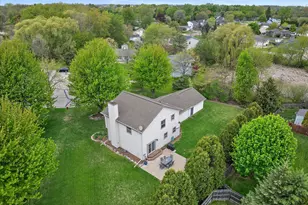 8450 S Heritage Ct, Oak Creek, WI 53154 - Photo 8