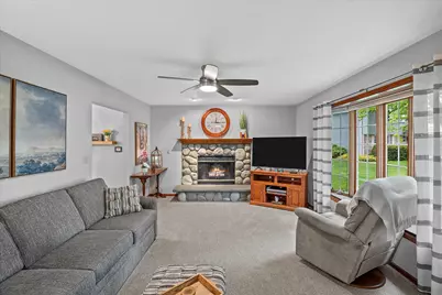 8450 S Heritage Ct, Oak Creek, WI 53154 - Photo 18