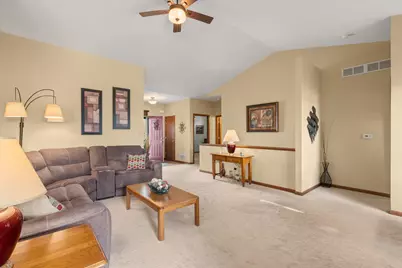 202  Meadow Ct #14, Delavan, WI 53115 - Photo 10