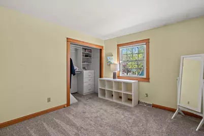 2401 W Manchester Ave, Milwaukee, WI 53221 - Photo 18