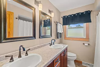 2401 W Manchester Ave, Milwaukee, WI 53221 - Photo 16