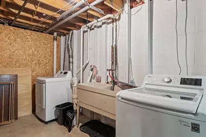 2401 W Manchester Ave, Milwaukee, WI 53221 - Photo 22