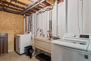 2401 W Manchester Ave, Milwaukee, WI 53221 - Photo 22