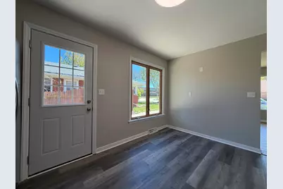 1010  Shorecrest Dr, Racine, WI 53402 - Photo 6
