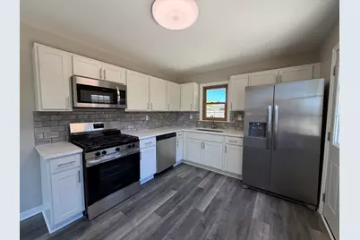 1010  Shorecrest Dr, Racine, WI 53402 - Photo 2