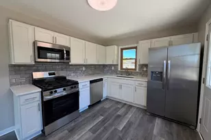 1010 Shorecrest Dr, Racine, WI 53402 - Photo 2
