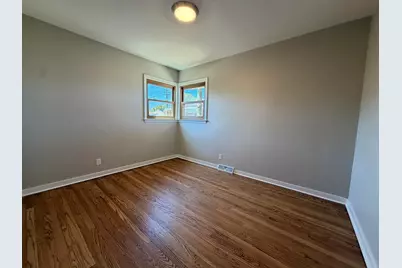 1010  Shorecrest Dr, Racine, WI 53402 - Photo 10