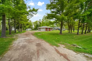 3013 El Camino Dr, Jackson, WI 53012 - Photo 2