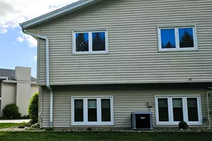 6440 S Crabapple Ct, Oak Creek, WI 53154 - Photo 8