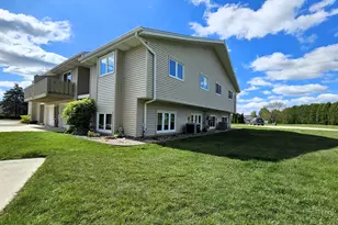 6440 S Crabapple Ct, Oak Creek, WI 53154 - Photo 4