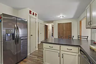 8050 Gina Dr, Racine, WI 53406 - Photo 8