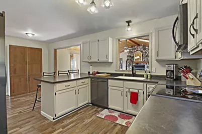 8050  Gina Dr, Racine, WI 53406 - Photo 4