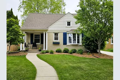 2456 N 82nd St, Wauwatosa, WI 53213 - Photo 2