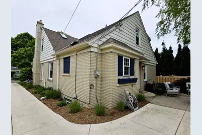 2456 N 82nd St, Wauwatosa, WI 53213 - Photo 6