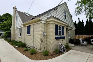 2456 N 82nd St, Wauwatosa, WI 53213 - Photo 6