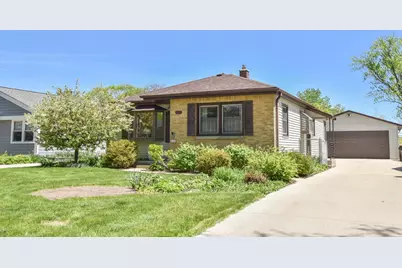 4642 N 101st St, Wauwatosa, WI 53225 - Photo 1