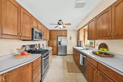 4642 N 101st St, Wauwatosa, WI 53225 - Photo 12