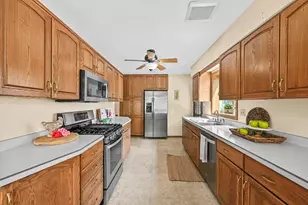 4642 N 101st St, Wauwatosa, WI 53225 - Photo 12