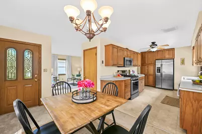 4642 N 101st St, Wauwatosa, WI 53225 - Photo 10