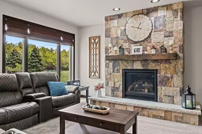 5770 W Natures Ln, Grand Chute, WI 54914 - Photo 6