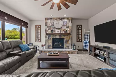 5770 W Natures Ln, Grand Chute, WI 54914 - Photo 4